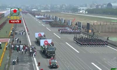 জাতীয় প্যারেড স্কয়ারে বর্ণাঢ্য কুচকাওয়াজ-ফ্লাইপাস্ট