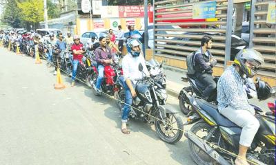 রাজধানীর ফিলিং স্টেশনগুলোতে আজও দীর্ঘ লাইন