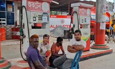 ক্রেতারা সংযত না হলে ১০ দিন পর তেল থাকবে না