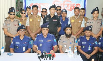 রায়পুরায় যৌথ  অভিযানে ১৩৬ হাতবোমা ও অস্ত্রসহ গ্রেপ্তার ৩