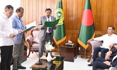 শপথ নিলেন নবনির্বাচিত দুই সংসদ সদস্য