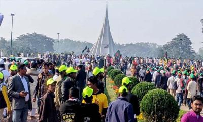 জাতীয় স্মৃতিসৌধে জনতার ঢল