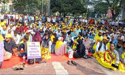 স্বাস্থ্য সহকারীদের কর্মবিরতিতে বন্ধ টিকাদান