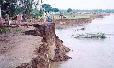 সিরাজগঞ্জে অবৈধ বালু উত্তোলনে যমুনার তীর ভাঙন, আতঙ্কে নদীপাড়ের মানুষ