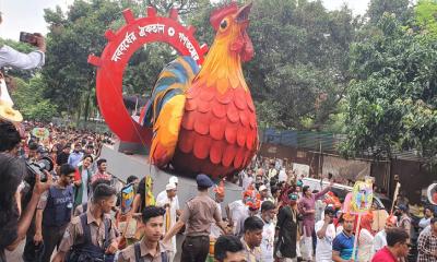 নববর্ষকে স্বাগত জানিয়ে ঢাবিতে ‘বৈশাখী শোভাযাত্রা’