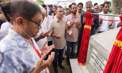 পঞ্চাশ বছর পর পাশপাশি বাবা-ছেলের নামফলক