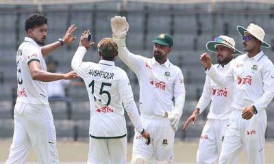 তাসকিন ও মিরাজের জোড়া আঘাত ম্যাচে ফিরল বাংলাদেশ