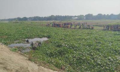 তিতাসে ট্রলি উলটে নদীতে, একই পরিবারের ৩ নারী নিহত