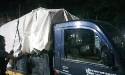 এক টন সরকারি বইসহ পিকআপ চালক আটক, পলাতক মাদরাসা সুপার