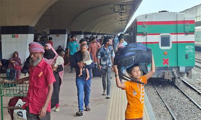 ঈদের তৃতীয় দিনেও ঢাকা ছাড়ছেন ঘরমুখো মানুষ