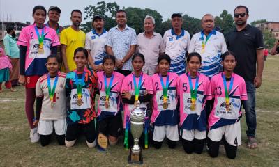 কিউট নারী হ্যান্ডবল লিগ: নড়াইল ট্রফি জিতল ওয়ারী ক্লাব