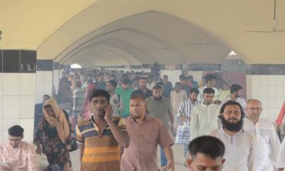 ঈদের ছুটি শেষে রাজধানীতে ফিরছে মানুষ