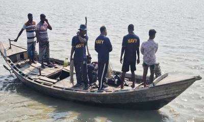 লালমোহনে অভিযানে গিয়ে স্পীডবোট উল্টে পুলিশ কনস্টেবল নিখোঁজ