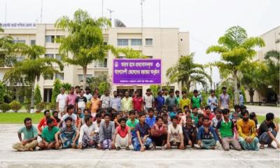 জেলেকে ফিশিং বোটসহ বাংলাদেশে হস্তান্তর