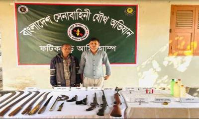 ফটিকছড়ির ধর্মপুরে সেনাবাহিনীর বিশেষ অভিযানে দুই সন্ত্রাসী আটক