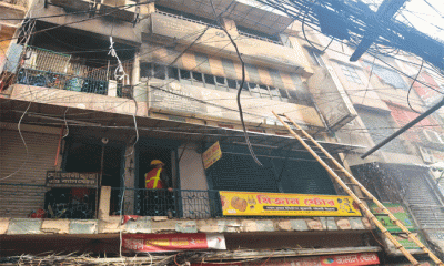 চকবাজার খাজা মার্কেটে লাগা  আগুন নিয়ন্ত্রণে ৬টি ইউনিট