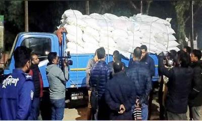 গাইবান্ধায় ২শ বস্তা ইউরিয়া সারসহ ট্রাক জব্দ : চালককে জরিমানা