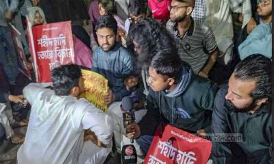 যমুনার সামনে ইনকিলাব মঞ্চের অবস্থান, হাদি হত্যার বিচার চেয়ে