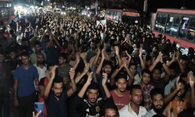গাজীপুরে রাতে সড়কে ডিপ্লোমা প্রকৌশলীদের বিক্ষোভ চার দফা দাবিতে