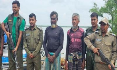 সুন্দরবনের সাতক্ষীরা রেঞ্জের অভয়ারণ্য থেকে দুই জেলে আটক