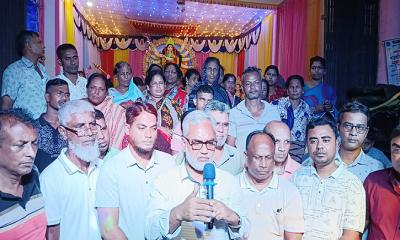 মির্জা মোস্তফা জামানের লিফলেট বিতরণ ও পূজা মণ্ডপ পরিদর্শন