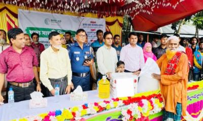 সিরাজগঞ্জে দোস্ত এইডের খাদ্য সহায়তা পেল ৫০০ পরিবার