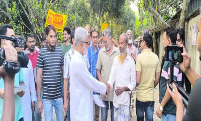 সিরাজগঞ্জে বিএনপির লিফলেট বিতরণ ও ভোট প্রার্থনায় মির্জা মোস্তফা জামান