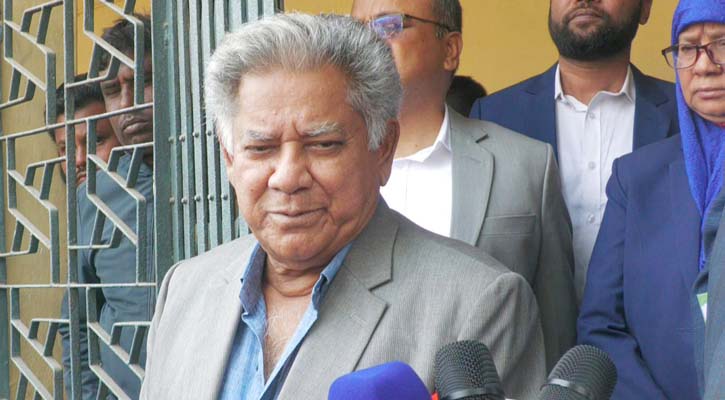 বন্দরের ধর্মঘট নিয়ে হার্ডলাইনে যাচ্ছে সরকারের