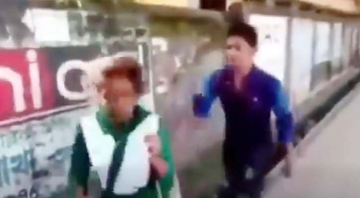 ‘স্কুলছাত্রীকে প্রকাশ্যে লাঞ্ছিত করার’ ভাইরাল ভিডিওটি ২০১৫ সালের