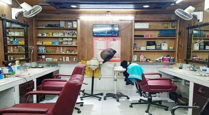 রাজধানীতে সেলুনে এসি বিস্ফোরণে দগ্ধ ১০