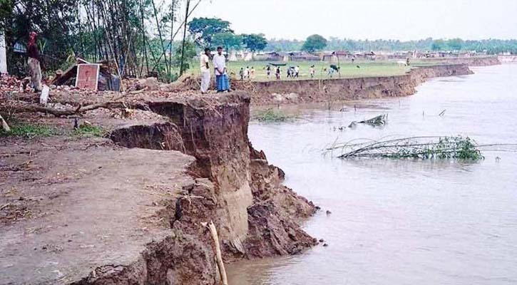 সিরাজগঞ্জে অবৈধ বালু উত্তোলনে যমুনার তীর ভাঙন, আতঙ্কে নদীপাড়ের মানুষ