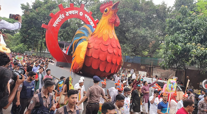 নববর্ষকে স্বাগত জানিয়ে ঢাবিতে ‘বৈশাখী শোভাযাত্রা’