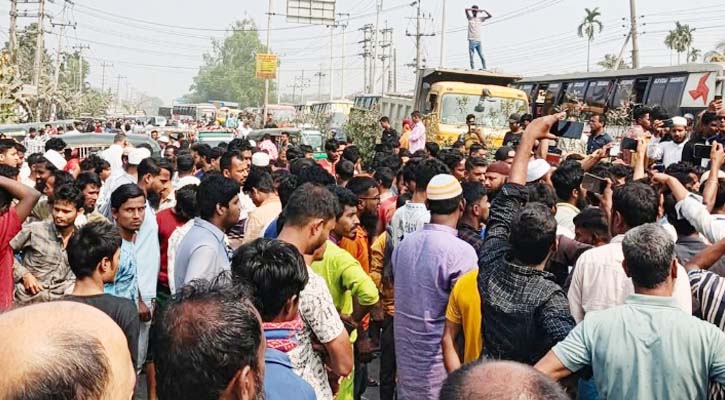 ত্রিশালে চাঁদা বন্ধের দাবিতে মহাসড়ক অবরোধ-বিক্ষোভ