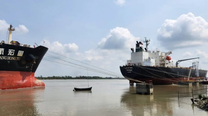 চট্টগ্রাম বন্দরে ২৫ জাহাজ জ্বালানি খালাস
