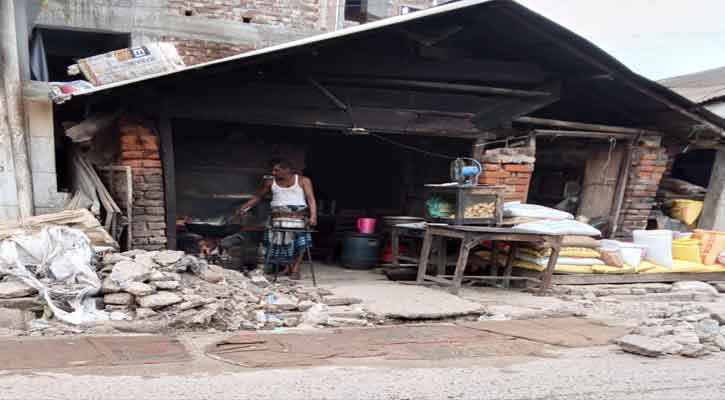 ‎মণিরামপুর থানার গেটের সামনে অস্বাস্থ্যকর হোটেল ব্যবসা