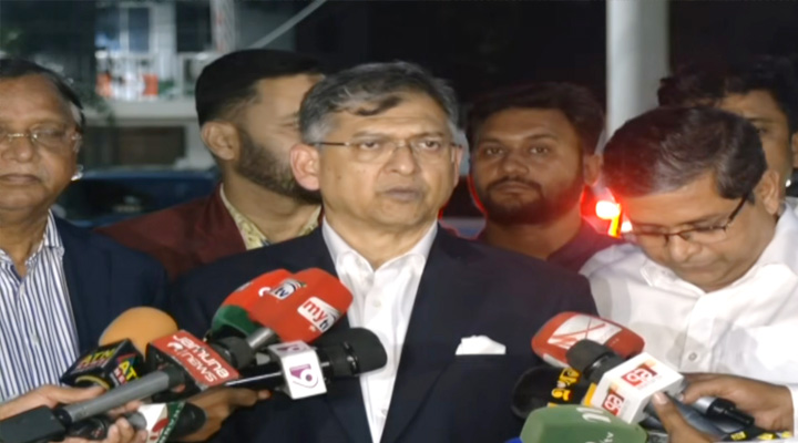 সড়ক-মহাসড়কে পশুর হাট নিষিদ্ধ: স্বরাষ্ট্রমন্ত্রী
