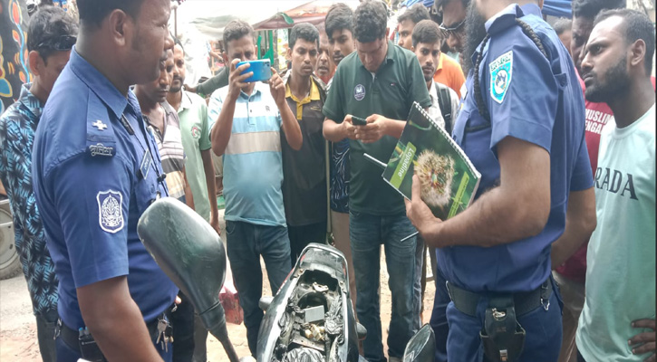 মোটর সাইকেলের ট্যাঙ্কি থেকে ৬ কেজি গাঁজা উদ্ধার