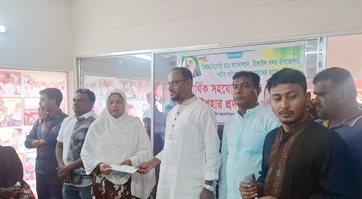 টাঙ্গাইলে শহীদ পরিবারকে সহায়তা দিলেন সুলতান সালাউদ্দিন টুকু