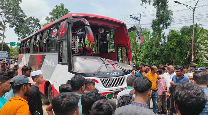 গোপালগঞ্জে বাস ও মোটরসাইকেল সংঘর্ষে নিহত ৫