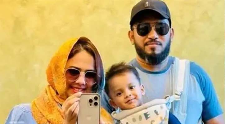 পাশাপাশি কবরে দাফন করা হলো স্বামী-স্ত্রী ও সন্তানকে