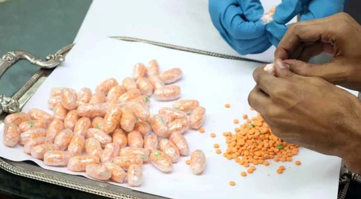 সাগরে মাছ ধরার ট্রলারে পাঁচ লাখ পিস ইয়াবা, আটক ৯