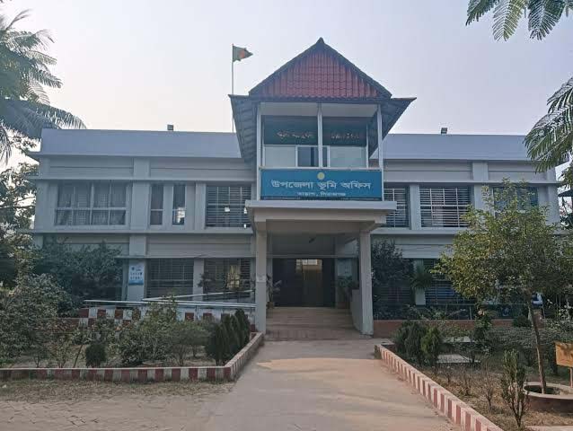 তাড়াশে এসিল্যান্ড ও ভূমি অফিস নিষ্ক্রিয়, সাধারণ মানুষের ভোগান্তি