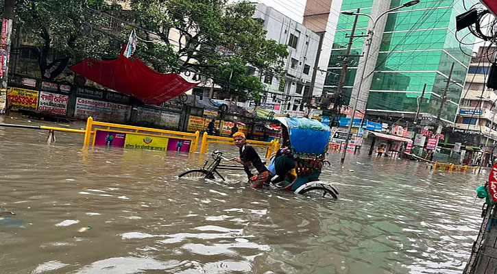 অঝোর বৃষ্টিতে জলমগ্ন ঢাকা স্থগিত স্কুল পরীক্ষা, দুর্ভোগে অফিসগামী মানুষ