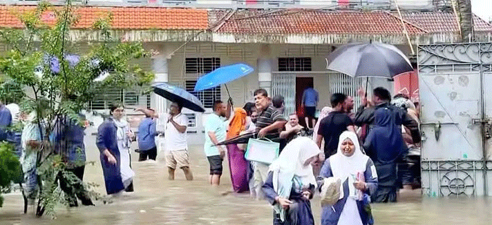 ভেজা কাপড়ে তিনঘন্টার পরীক্ষায় বসলো তারা