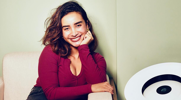 কটাক্ষের জবাব দিলেন পত্রলেখা