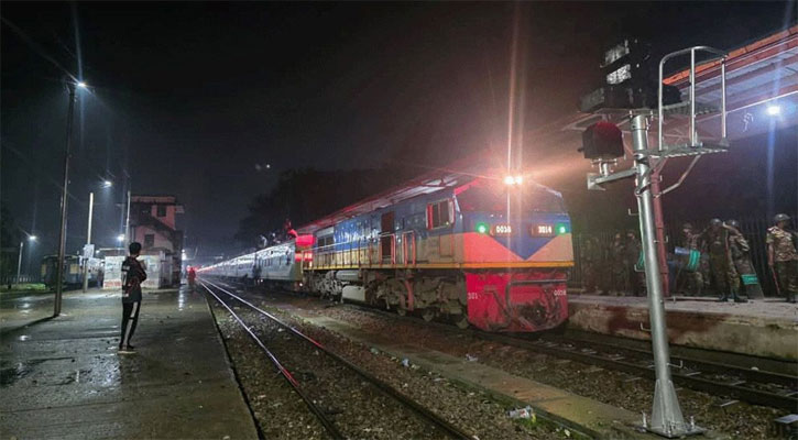 ফুটবল ম্যাচ ঘিরে রণক্ষেত্র, তাণ্ডবে  ভাঙচুর স্টেশন ম্যানেজারের কক্ষ!