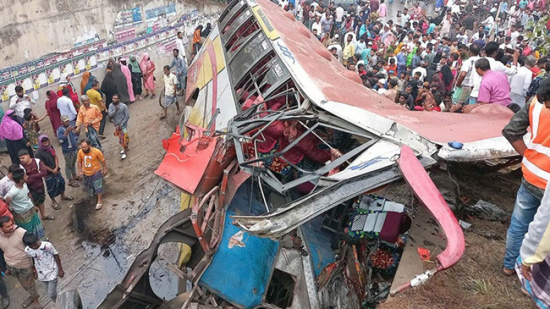 সড়কে ঝরল ৪৪ প্রাণ, আহত শতাধিক