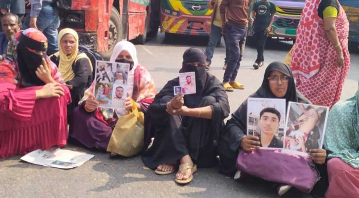 শেখ হাসিনার বিচারের দাবিতে শাহবাগ অবরোধ
