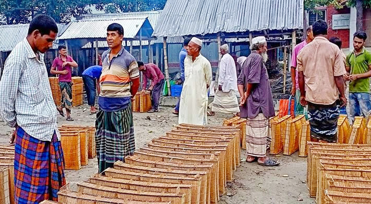 সিরাজগঞ্জ সলঙ্গায় মাছ ধরার উপকরণের কুটির শিল্পের জোয়ার