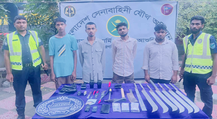 আশুলিয়ায় অপহরণকালে অস্ত্রসহ আটক ৪